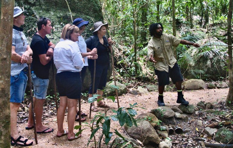 English Guided Tours: Explore Destinations with Ease and Insight
