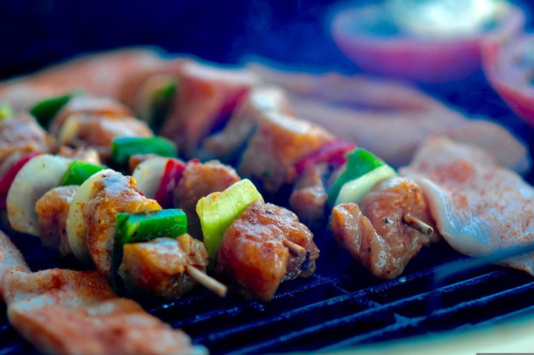 How to Host the Perfect Outdoor Barbecue Party