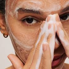 Fashion and Skin: The Perfect Blend of Style and Self-Care