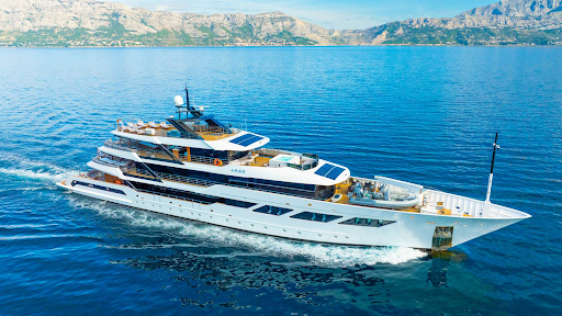 Why More Couples Are Choosing Yacht Rentals for Dates